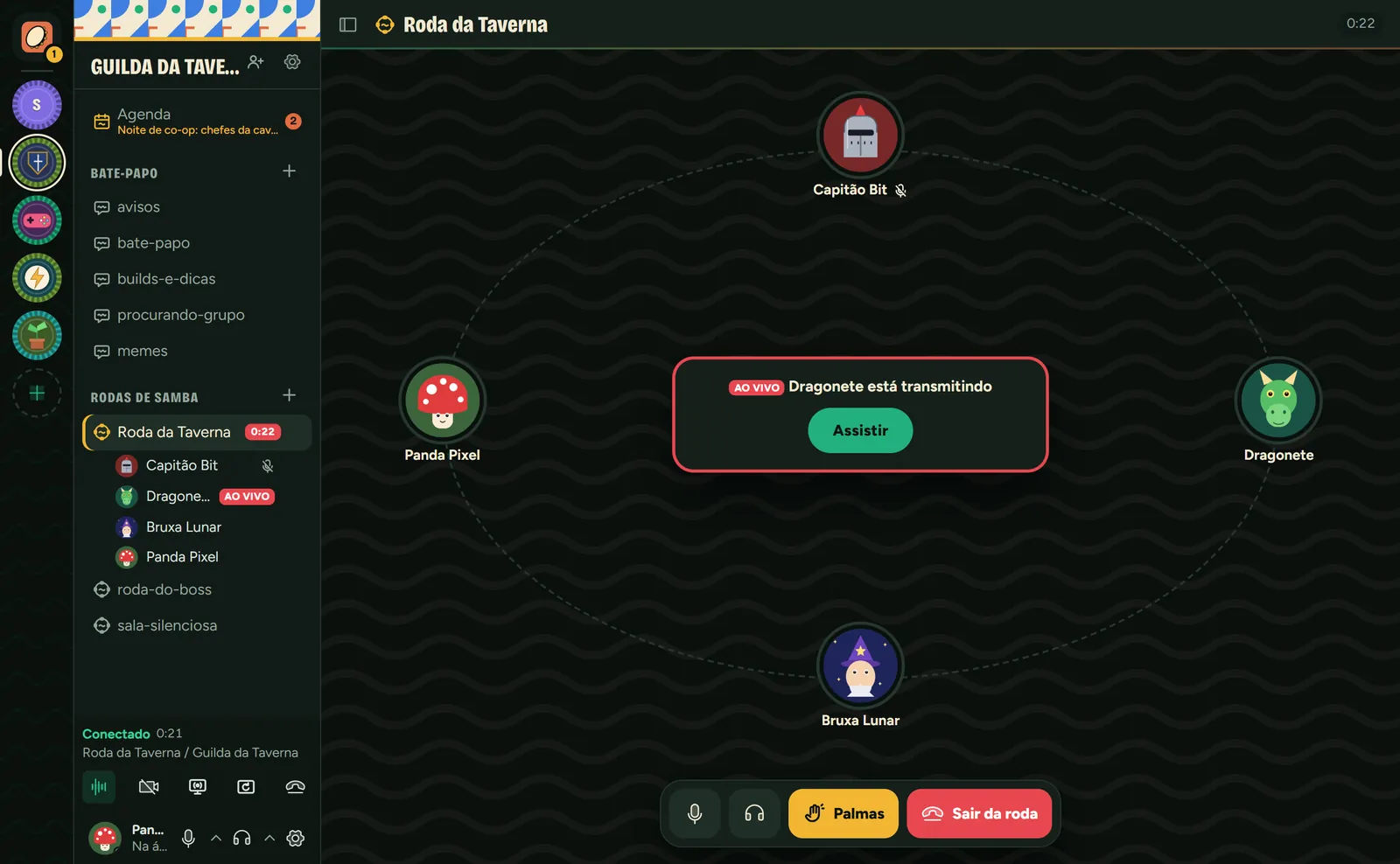 A Roda da Taverna aberta: quatro pessoas sentadas em círculo, cada uma com o nome embaixo da foto, a live da Dragonete no meio com o botão Assistir e, embaixo, os botões de microfone, som, Palmas e Sair da roda.